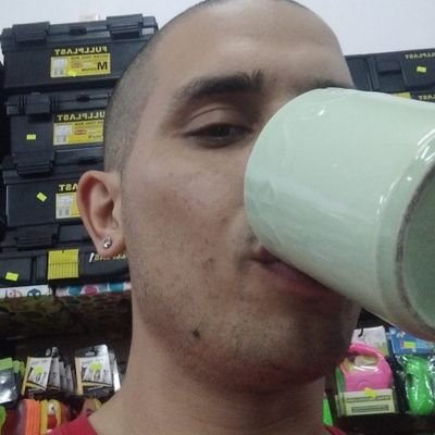 RRamonee's profile picture. Ariano insoportable. Estudiante. Músico amateur. Música, fulbo, animé, risas y penas.