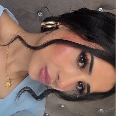 mayhewrote's profile picture. she/her