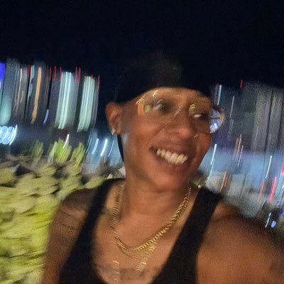 MasterAlch3mist's profile picture. I want it all..half was never the agreement..23rd Letter- 1 of 1 👑Papacito