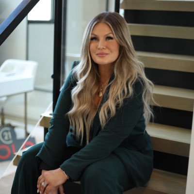 MelDelaronde's profile picture. Top 10 Producer ~ Century 21 Maximum 🏡 | Centurion Award 🏆 | Wife, Mama, REALTOR® ❤️