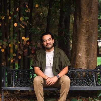 ellx//clara como la música//de barba florida/raíces rodantes//del fuego/la entrega//Ⓐ//maestrx x 17//escribo/poesía/UTV Alumni '22 🌿🚲 ♑🖤🔥