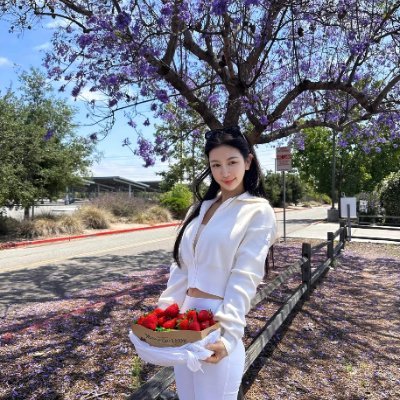 Elowen1991's profile picture. Thriving, not just surviving. 🌿🚀