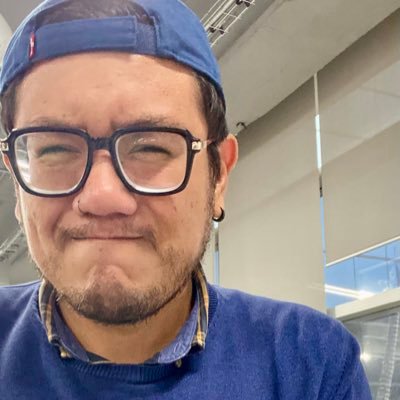 Diseñador & Director de Arte//ciclista//nadador//amo cocinar y me caga lavar trastes//otaku de closet//el guionista que escribe mi vida es adicto al clonazepam.