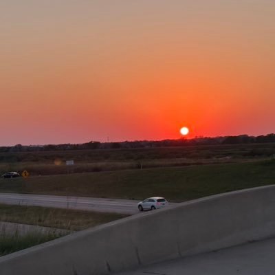 GiveMore_Listen's profile picture. Living. Laughing. Loving. Learning. 🧠