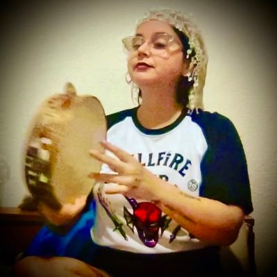 carlapuntogal's profile picture. 🎶 Pandereteira en potencia.