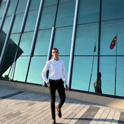 DemirtasHulki's profile picture. Gece en karanlık ve ebedi göründüğü zaman gün ışığı en yakındır. Her gecenin bir sabahı vardır.🌊