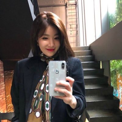chrzfoub's profile picture. 여자가핼랑할때..