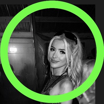 AnnaGroombridg3's profile picture. travel + crypto ✈️