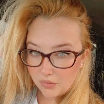 charllot77894's profile picture. 