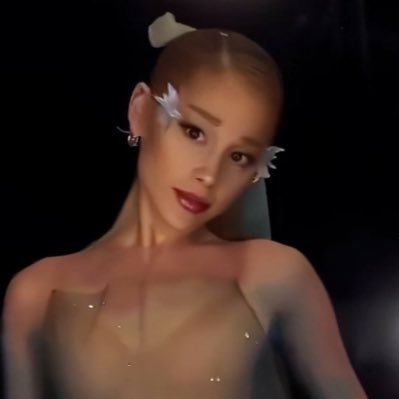 mantraspink's profile picture. ariana grande • blackpink (jennie, lisa, rosé, jisoo)