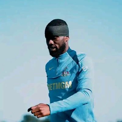 jayms_E's profile picture. Full stack web developer || Web3 enthusiast || Madridista🤍