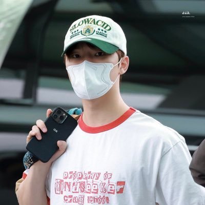 wenjeonchwe's profile picture. an introvert who loves seventeen