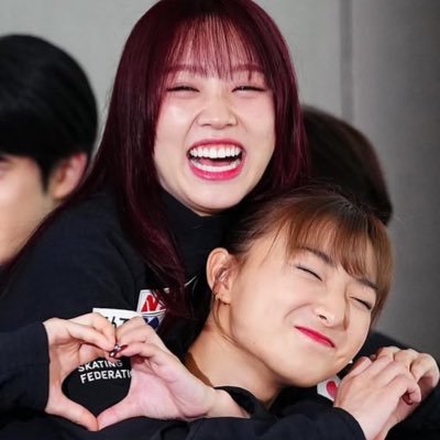 junhwanrouge's profile picture. she is worth nothing. ice dancer.