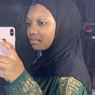 • I actually do not like strawberries • Full-time MedStu🥴🩺 •