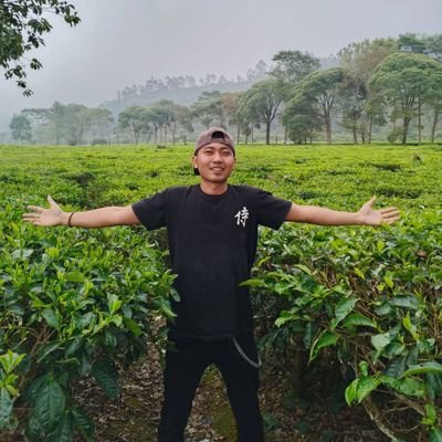 zey_akum's profile picture. friendship is what keeps me alive..🦾
