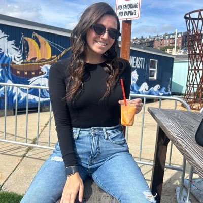 emilykeyes_'s profile picture. masshole 📍 dog mom 🐾