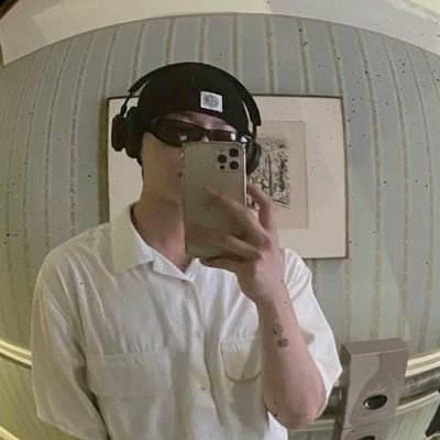 jojolux_'s profile picture. ์ฐ์ฆ๋ฌ๋ฒ
