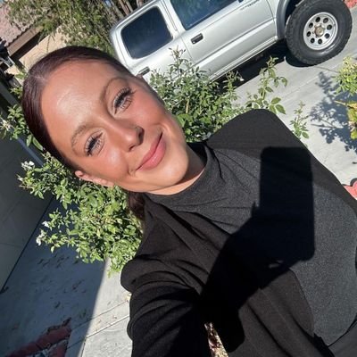 LinaHoffman_'s profile picture. 