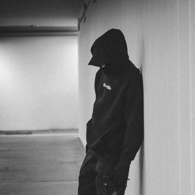 Dans un monde de brebis, j’ai choisi d’être le loup silencieux. Rap et foot du old school aux bangers d’aujourd’hui 🌍 🦾