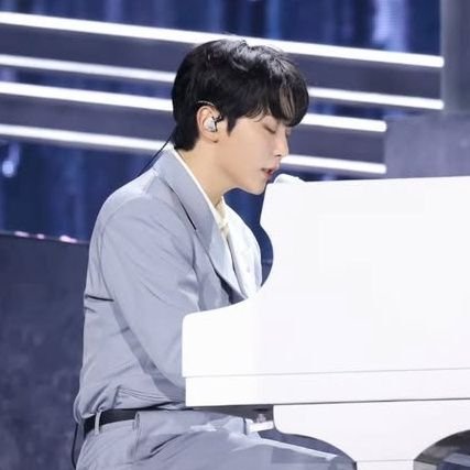 happyloutommo's profile picture. she/her | 27 | strong enough to get it wrong in front of all these people Fearless | 다 괜찮아질 거야 ♡ btsvtxt ♡ Seventeen Incheon 14.09.2025 🩵🩷 || fan acc