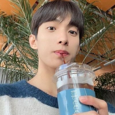Autumn_leaf02's profile picture. how tf am I supposed to stand on business when ovulating // Don't PANIC—just TAKE MY HALF of the HAPPY VIRUS and we'll both be insufferably cheerful✧⁠*⁠。