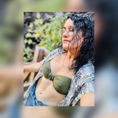 DanyelaAlc87's profile picture. Cargo cicatrices que suenan mejor que el silencio. 🌻🌻