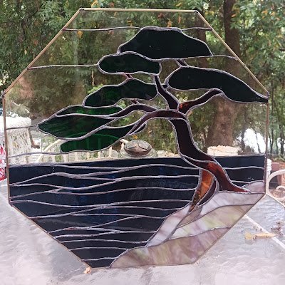 AldinaR14320's profile picture. Stained-glass Artist, expert in repairs and restoration, available for customized windows and doors for your home decor.