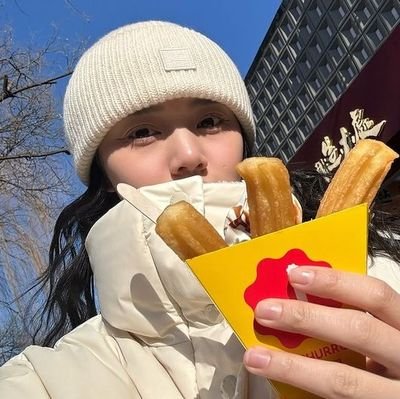 tolmsy's profile picture. 𝑳𝒎𝒔𝒚 🐰🐨 |  𝑭𝒍𝒂𝒎𝒆𝒏𝒈𝒐 🔺◾| 𝑪𝒙𝒐𝒙𝒐 ♪♬