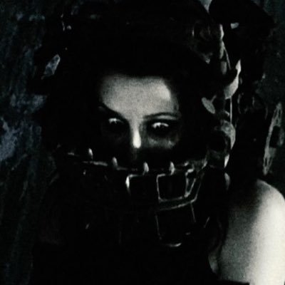 favgilmorex's profile picture. a greek vampiric clancy who loves films ⊬ 🦇 🖤