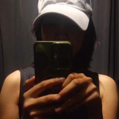 trshxmdrg's profile picture. bored and boring