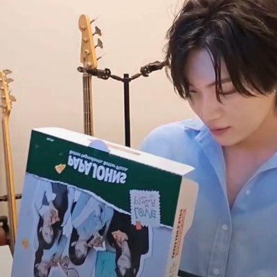 we_with_B's profile picture. What is the 𝘽𝙚𝙨𝙩 𝘽𝙧𝙤𝙬𝙣𝙞𝙚?   ㋊ ㏧-㏩