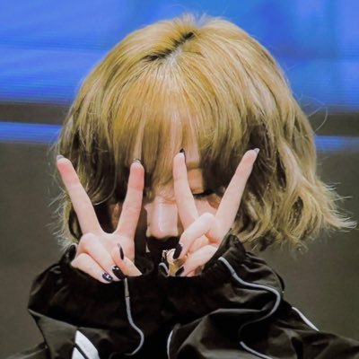 katwinbluu's profile picture. personal account