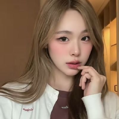yekyuniverse's profile picture. 