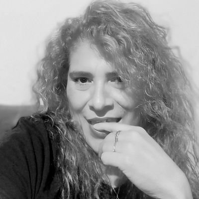 LaToyaAzua's profile picture. Los amorosos son locos, sólo locos,
sin Dios y sin diablo.
Los amorosos salen de sus cuevas
temblorosos, hambrientos,
a cazar fantasmas.
#BesosConSaborAMexico