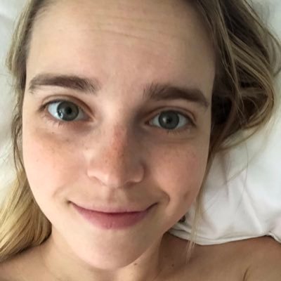 CamilaDavi390's profile picture. 
