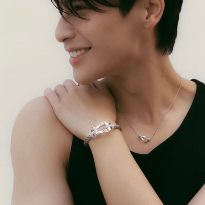 Mxr_xq's profile picture. 100% 🦊🍅 —🥑🌊—💜✨—🤡⛄️—🦊🐰