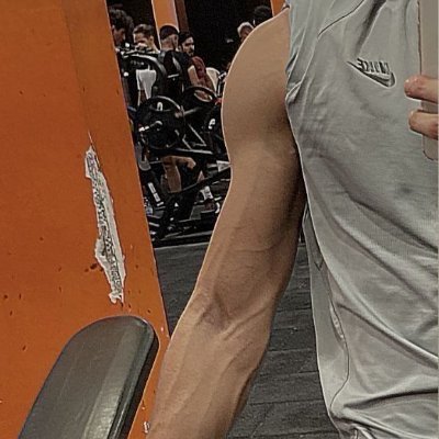 mo_98_y's profile picture. مغامر