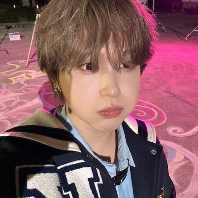 yoshiuk_'s profile picture. —     🫧  ㅤ𖹭ㅤ    sou   feita  de    ᩡ    morangos  ,   treasure  +  onewe ,   música    &     𝐁𝐋  '  𝐒.