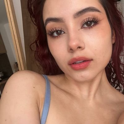 emmaenrose's profile picture. 18ans · 🍯 · je parle qu’en privé (je suis timide) ↓