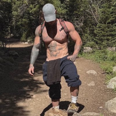 YOURWEREW0LF's profile picture. multiverse/multiship. not dustin mcneer.