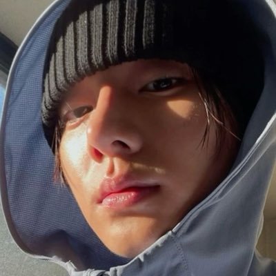 snowoel's profile picture. one look and it’s over