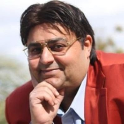 3morIsHere's profile picture. للحريه الحمراء باب بكل يد مضرجه يدق