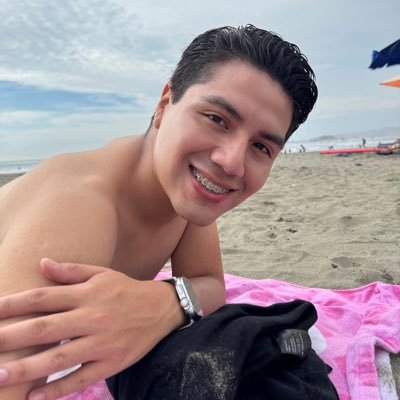 BryanAPacheco1's profile picture. Peruano con libertad de expresión. Me gustan todos los colores menos el naranja. Escribo y leo.