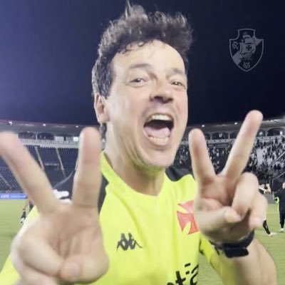 cornetavasco_'s profile picture. Opiniões e comentários sinceros sobre o Club de Regatas Vasco da Gama, com muita corneta.