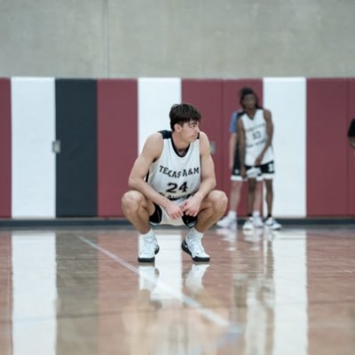 blakepetty4_'s profile picture. 6’7” G/F 195 lbs @tamusa_mbb🐆