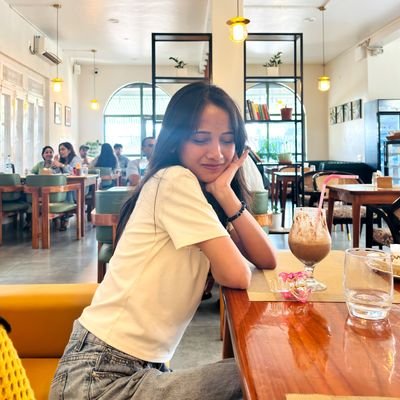 aweakbody's profile picture. 🩰