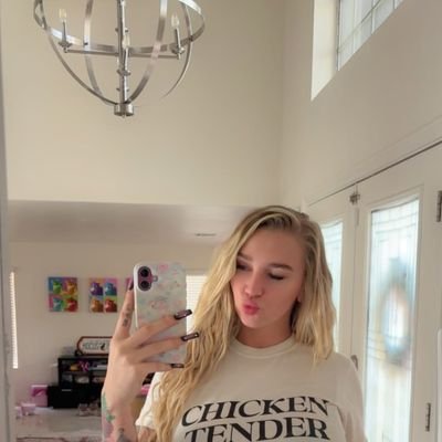 KlsSunderl62707's profile picture. if you fall in love, you will later cry at the end of the day 😢💔
Love is fuckin bs
but I don't give up on finding someone real.