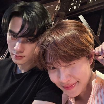 suka gebrakan (kecuali gebrakan hidup🙂)
yapping 24/7💘