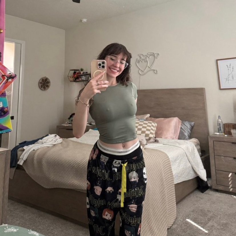 OliviaRuse9n8's profile picture. 