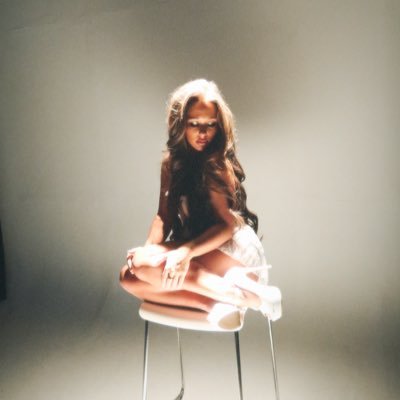 willowgait_x's profile picture. Love Me Out Loud. coming soon🤍